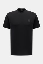 Stone Island Rundhals-T-Shirt "Ghost Piece" schwarz, Slim Fit, aus elastischem Baumwolljersey, vorne tonales Weblabel, frontal fotografiert.