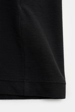 Stone Island Rundhals-T-Shirt 'Ghost Piece' schwarz, Slim Fit aus elastischem Baumwolljersey, detailreiche Nahaufnahme der Saumnaht, garment dyed.