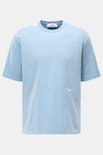 Stone Island Rundhals-T-Shirt 'Marina' hellblau, vorne fotografiert, oversized, reine Baumwolle, weicher Griff, Rippstrick-Detail Schulter, Logo-Print.