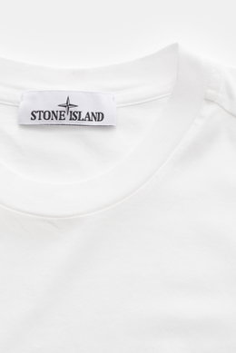 Stone Island T-Shirt 'Basic Cotton' weiß in Slim Fit mit Rundhalsausschnitt, weichem Griff und Weblabel, Nahaufnahme von oben.