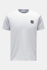 Stone Island T-Shirt 'Basic Cotton' pastellblau, Slim Fit, reine Baumwolle, weicher Griff, Rundhalsausschnitt, Weblabel auf Brust, Frontansicht.