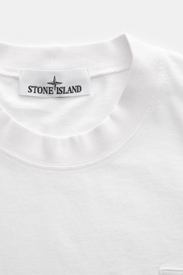 Stone Island T-Shirt 'Dyed Regular Fit' weiß, Nahaufnahme von oben, reine Bio-Baumwolle, weicher Griff, Rundhalsausschnitt, Weblabel auf der Brust.