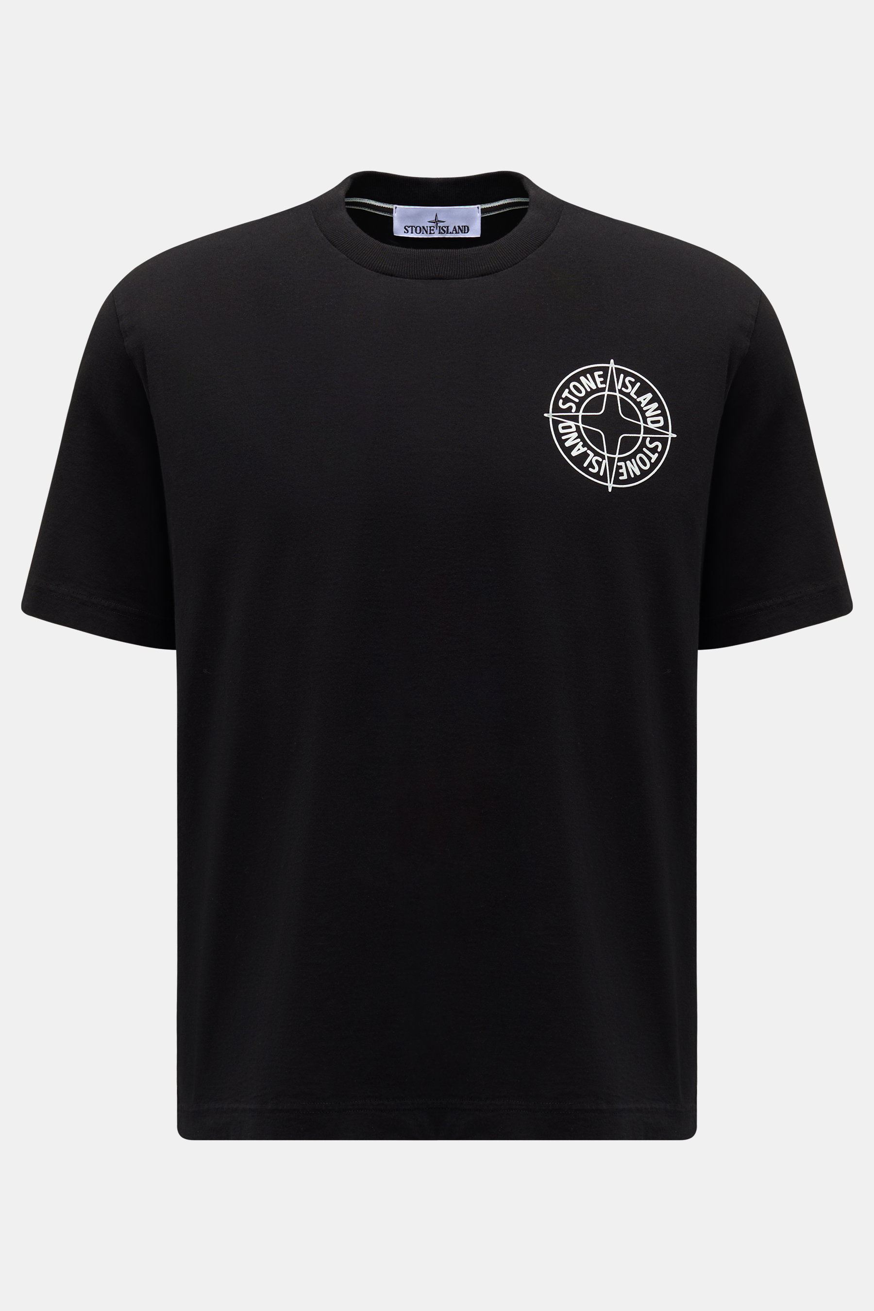 Stone Island T-Shirt 'Print' schwarz, Frontansicht, aus reiner Baumwolle, Regular Fit, weicher Griff, Rundhalsausschnitt, Logo-Print auf Brust und Rücken.