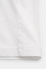 Stone Island Rundhals-T-Shirt offwhite aus schwerer Baumwolle, Regular Fit, Front- und plakativer Rückenprint, Detailansicht Saum.