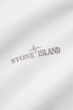 Stone Island Rundhals-T-Shirt offwhite aus schwerer Baumwolle, Front-STONE ISLAND-Print, Detailaufnahme der Stoffstruktur, leichte griffige Haptik.
