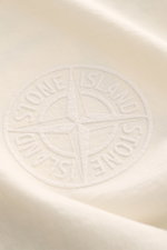 Stone Island Rundhals-T-Shirt creme aus schwerer Baumwolle mit weichem Griff, Regular Fit, Front- und plakativem Rückenprint, Detailfoto.