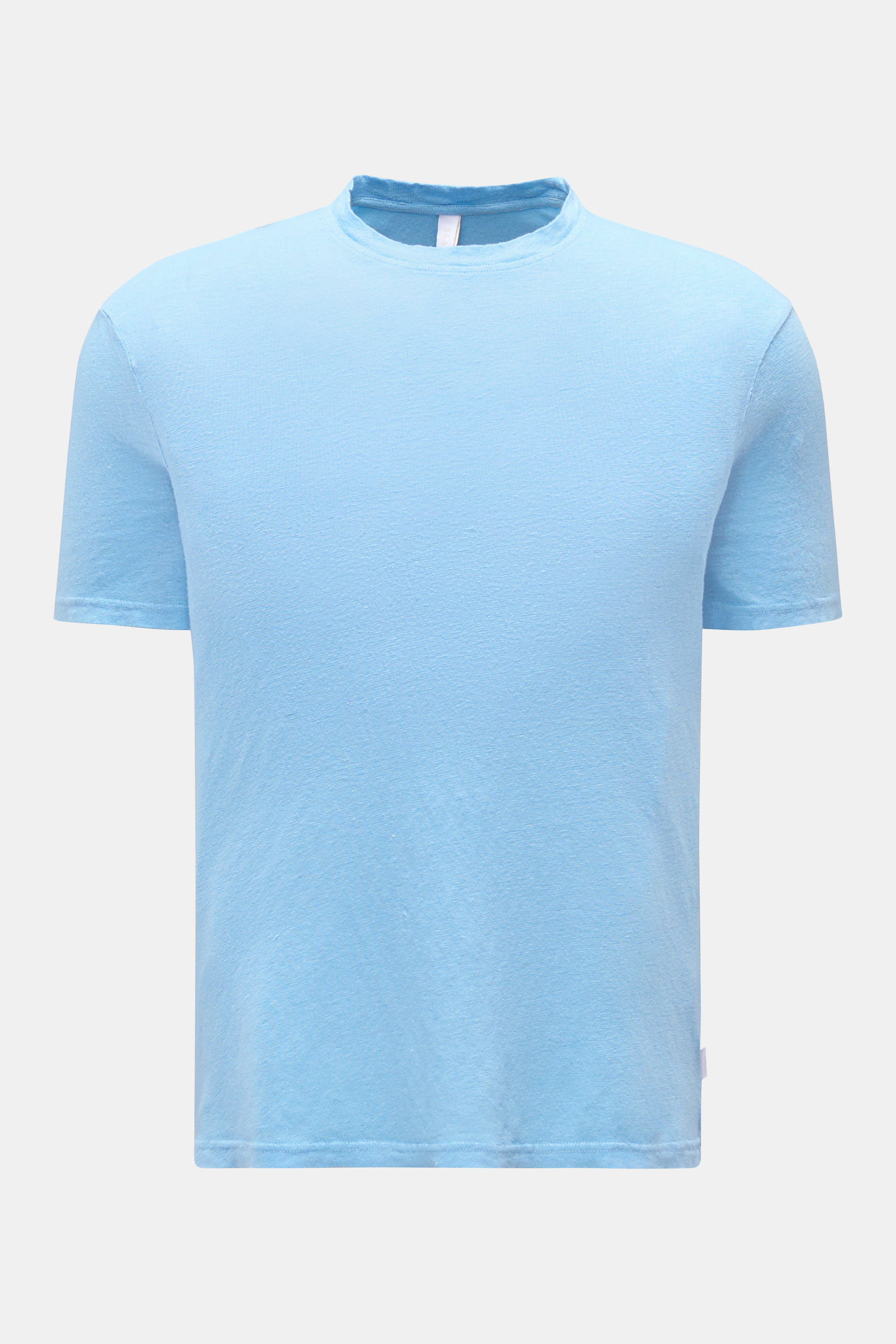Frontansicht des 04651/ A trip in a bag Leinen-T-Shirts hellblau, Jersey aus Leinen, leicht griffige Haptik, luftige Qualität, leichter Stretch, Slim Fit, Rundhalsausschnitt.