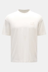 C.P. Company T-Shirt offwhite von vorne fotografiert, Slim Fit, Rundhalsausschnitt, weicher Griff, Logo-Print auf Brust, reine Baumwolle.