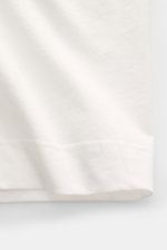 C.P. Company T-Shirt offwhite, Rückansicht mit großem Backprint, Slim Fit, Rundhalsausschnitt, reine Baumwolle, weicher Griff, Logo auf Brust sichtbar.