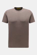 B.F. Knitwear Rundhals-T-Shirt graubraun, Slim Fit, reine Baumwolle, weicher Griff, Rundhalsausschnitt, kurze Saumschlitze, Frontansicht.