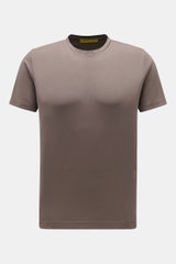 B.F. Knitwear Rundhals-T-Shirt graubraun, Slim Fit, reine Baumwolle, weicher Griff, Rundhalsausschnitt, kurze Saumschlitze, Frontansicht.