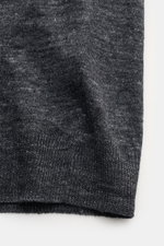 Gran Sasso Leinen Kurzarmpullover dunkelgrau, Slim Fit, materialtypische Struktur, Rundhalsausschnitt, Rippbündchen, Detailaufnahme von unten.
