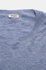 Gran Sasso Leinen Kurzarmpullover hellblau, Nahaufnahme von oben, reines Leinen, Slim Fit, feines Strickbild, Rundhalsausschnitt, Rippbündchen.