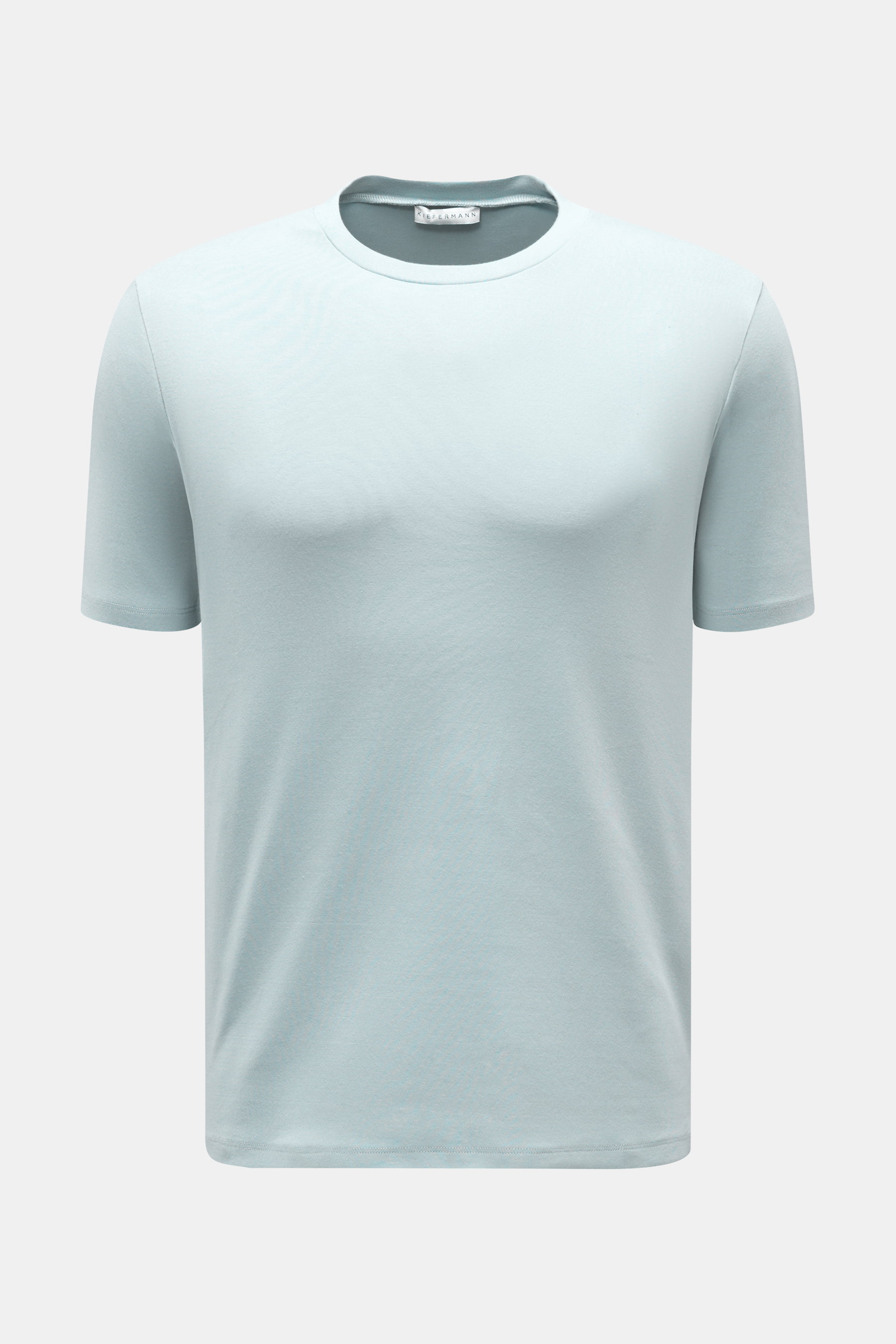 Kiefermann Rundhals-T-Shirt 'Arndell' hellblau, vorne fotografiert, aus elastischer Baumwolle, weicher Griff, Regular Fit, Rundhalsausschnitt.