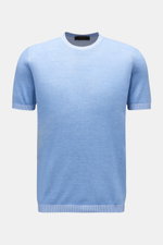 Moorer Kurzarmpullover 'Jude' hellblau, Slim Fit, feines Baumwollstrickbild, weicher Griff, Rundhalsausschnitt, flexible Rippbündchen, frontal fotografiert.