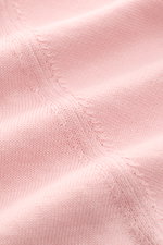 Filippo de Laurentiis Feinstrick-Kurzarmpullover rosé aus reiner Baumwolle, feines Strickbild, Nahaufnahme der sommerlichen Knitwear.