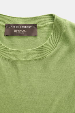 Filippo de Laurentiis Kurzarmpullover grün aus reiner Baumwolle, Slim Fit, Rundhalsausschnitt, weicher Griff, feines Strickbild, Rippbündchen, Nahaufnahme von oben.