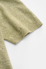 Filippo de Laurentiis Feinstrick-Kurzarmpullover oliv meliert, Nahaufnahme von Ärmel und Rippbündchen, Leinen-Baumwolle-Mix, Slim Fit, Rundhals.