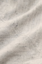 Filippo de Laurentiis Feinstrick-Kurzarmpullover hellgrau meliert, Nahaufnahme, Slim Fit, Rundhalsausschnitt, Leinen-Baumwoll-Mix, feines Strickbild.