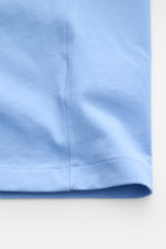 Polo Ralph Lauren Rundhals-T-Shirt rauchblau, Detailaufnahme der unteren Kante, weiche Baumwolle, Extra Slim Fit, Logo-Stitching, Rundhalsausschnitt.
