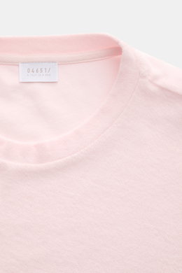 04651/ A trip in a bag Frottee T-Shirt 'Terry Tee' rosé, Nahaufnahme von oben, weiches Baumwoll-Frottee, Rundhalsausschnitt, Regular Fit, Weblabel in Seitennaht.