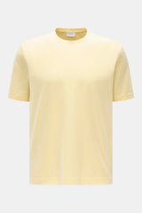 Frontansicht des pastellgelben 04651/ A trip in a bag Rundhals-T-Shirts aus weichem, reiner Baumwoll-Jersey, Regular Fit mit kleinem Weblabel.