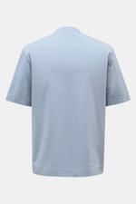 Rückansicht des 04651/ A trip in a bag Rundhals-T-Shirt rauchblau aus schwerem Baumwoll-Jersey, Regular Fit mit kleinem Weblabel.