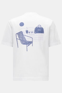 Rear view of the 04651/ A trip in a bag T-Shirt 'Nunu' white, showing a minimalist blue holiday print with a chair, table, bottle, glasses, and bag. 

Description:  
A basic with a print accent: With its minimalist holiday print, this T-shirt by 04651/ A 