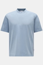 Front view of 04651/ A trip in a bag T-shirt 'Nunu' smoky blue, a pure cotton regular fit crew neck tee with a soft feel and minimalist holiday print on the back.

Description: 
<p>A basic with a print accent: With its minimalist holiday print, this T-shi