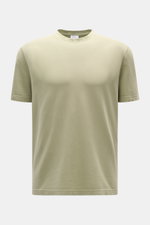 Front view of the 04651/ A trip in a bag Piqué T-shirt sage in light green with crew neck and short sleeves, pure piqué cotton.

<p>Summer essential: This piqué T-shirt from 04651/ A TRIP IN A BAG is a versatile staple that's perfect for warm days.</p>
<u