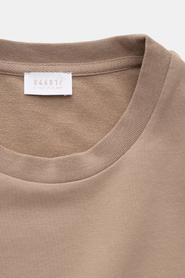 Close-up front view of the taupe 04651/ A trip in a bag Crew neck T-shirt 'If Tee' showing ribbed crew neck and inside label.

<p>The uncomplicated cotton T-shirt 'IF Tee' by 04651/ A TRIP IN A BAG is a core basic for the new season that give us a taste o