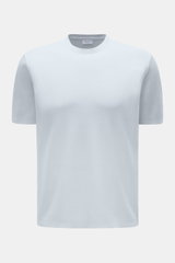 Frontansicht des 04651/ A trip in a bag Piqué-T-Shirts 'TP' pastellblau aus reiner Baumwolle mit Slim Fit, Rundhalsausschnitt und Rippbündchen.