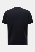 Rückansicht des 04651/ A trip in a bag Piqué-T-Shirt 'TP' navy aus reiner Baumwolle, Slim Fit, Rundhalsausschnitt, mit Weblabel und Rippbündchen.