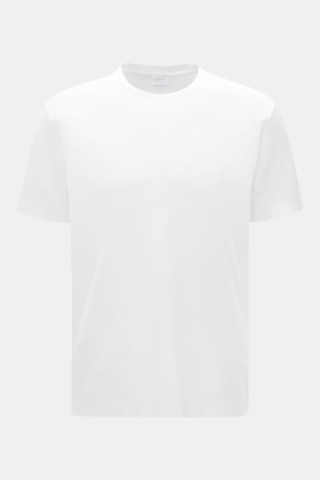 Frontansicht des weißen 04651/ A trip in a bag Piqué-T-Shirt 'TP' mit Rundhalsausschnitt, Slim Fit, Piqué aus Baumwolle, Rippbündchen und Weblabel.