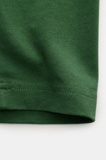Alt tag (125 characters max):
Close-up front view of A.P.C. Rundhals-T-Shirt dunkelgrün in soft cotton jersey with visible stitching detail.

Additional description:
<p>Legere Sommerlooks von A.P.C.: Aus weichem Baumwoll-Jersey gefertigt und mit Logo-Stit