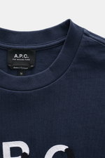 A.P.C. Rundhals-T-Shirt navy, Detailfoto von oben zeigt weichen Baumwoll-Jersey, Regular Fit, Rundhalsausschnitt, Logo-Stitching vintage.