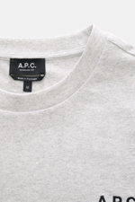 A.P.C. Rundhals-T-Shirt 'Standard Rue Madame' hellgrau meliert, Nahaufnahme von Kragen und Logo, weicher Baumwoll-Jersey, Regular Fit, Rundhalsausschnitt, Logo-Stickerei.