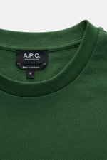 A.P.C. Rundhals-T-Shirt 'Standard Rue Madame' grün, Nahaufnahme von Kragen und Label, weicher Baumwoll-Jersey, Regular Fit, Logo-Stitching.