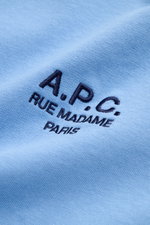Close-up of the A.P.C. Rundhals-T-Shirt 'Standard Rue Madame' blau showing navy logo embroidery on soft light blue cotton jersey fabric, photographed from an angled top view.

Description: <p>Clean, cool, A.P.C. – das T-Shirt 'Standard Rue Madame' bringt 