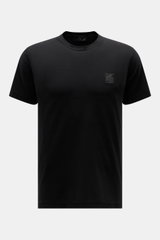 Stone Island Rundhals-T-Shirt 'Ghost Piece' schwarz, Slim Fit, aus weichem Baumwolljersey, garment dyed, mit tonalem Weblabel, frontal fotografiert.