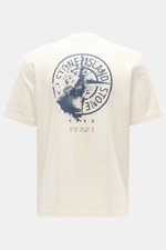 Stone Island Rundhals-T-Shirt 'Printed Tee' creme shown from the back, featuring a large distressed compass print with coordinates, made of soft organic cotton for casual comfort. <p>Lässiger Komfort trifft auf ikonisches Design: Mit diesem T-Shirt aus Bi