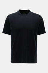 Frontale Nahaufnahme des Officine Générale Rundhals-T-Shirts 'Cneck Tee' schwarz, Slim Fit, aus weichem Bio-Baumwoll-Jersey mit Rundhalsausschnitt.
