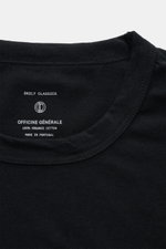 Officine Générale Rundhals-T-Shirt 'Cneck Tee' schwarz, Nahaufnahme von Rundhalsausschnitt innen, Bio-Baumwolle, Slim Fit, sehr weicher Griff.