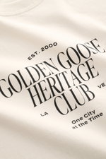 Golden Goose Rundhals-T-Shirt creme, Detailaufnahme von oben, Urbaner Eyecatcher mit Logo-Schriftzug, reine Baumwolle, schwere Qualität, Regular Fit, Rundhalsausschnitt.