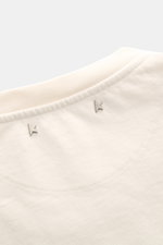Golden Goose Rundhals-T-Shirt creme, Detailaufnahme von oben, reine Baumwolle, schwere Qualität, Regular Fit, Rundhalsausschnitt, Logo-Schriftzug
