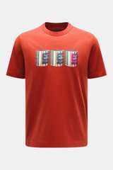 Barbour Rundhals-T-Shirt rostbraun, Frontansicht, Print mit ikonischem Jacken-Wax-Dosen, reine Baumwolle, Regular Fit, weiche Qualität, rückwärtiges Weblabel.
