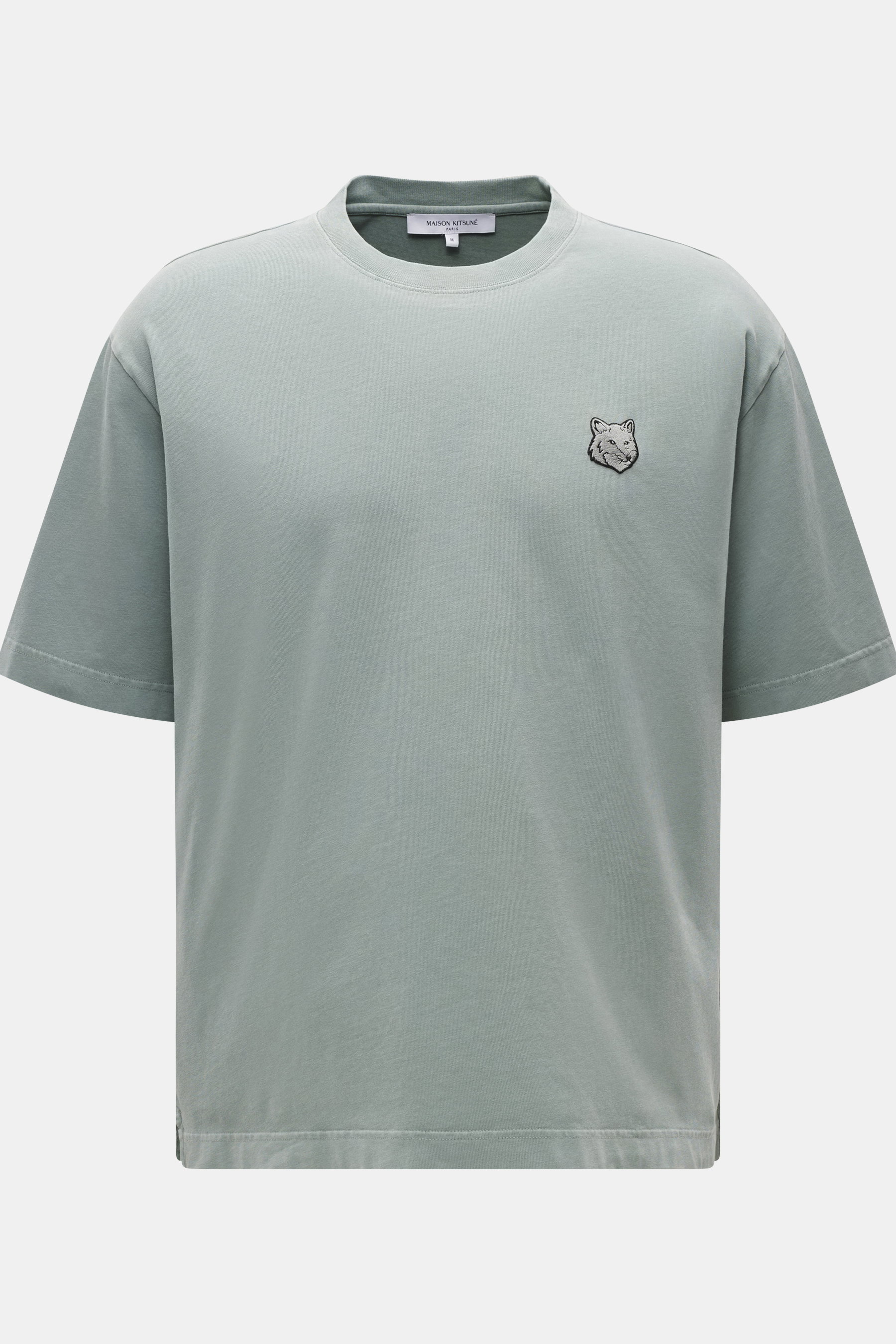 Maison Kitsuné Rundhals-T-Shirt 'Fox Head Faded' salbei, Frontansicht, reine Baumwolle, leicht griffig, Regular Fit, boxy Schnitt, Rundhalsausschnitt, tonales Logo Patch.