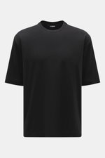 Front view of Jacquemus Crew neck T-Shirt 'Rond Carre' black, made of a mix of paper and microfiber with a matte look, regular fit, logo stitching on the side seam, short hem slits, reinforced sleeve cuffs, and a loop with logo detail on the back.