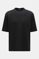 Front view of Jacquemus Crew neck T-Shirt 'Rond Carre' black, made of a mix of paper and microfiber with a matte look, regular fit, logo stitching on the side seam, short hem slits, reinforced sleeve cuffs, and a loop with logo detail on the back.