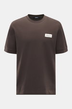 Front view of Jacquemus Crew neck T-shirt 'Le Montaigne MC' dark brown, jersey pure cotton, soft touch, fine diagonal texture, slim fit, crew neckline, chest woven label, side hem slits, extended back.